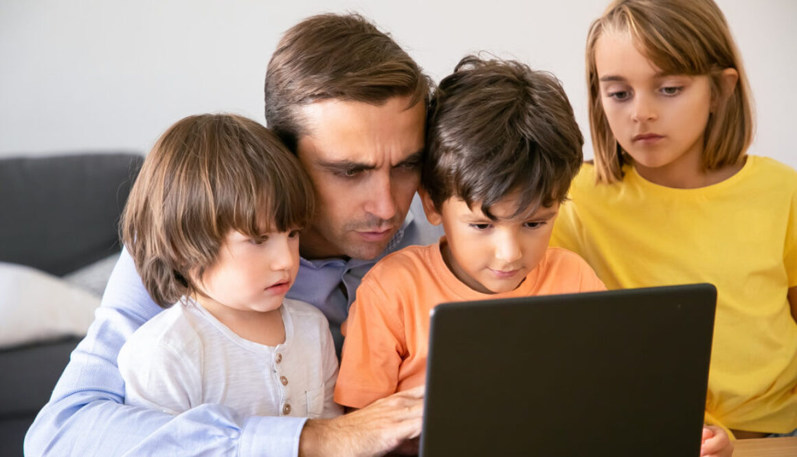 otac-deca-bezbednost-na-internetu-fondacija