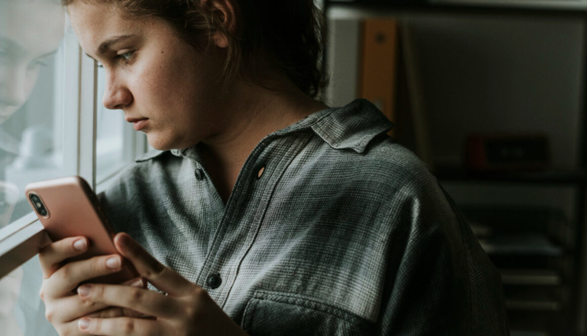 teen-girl-bullied-through-social-media
