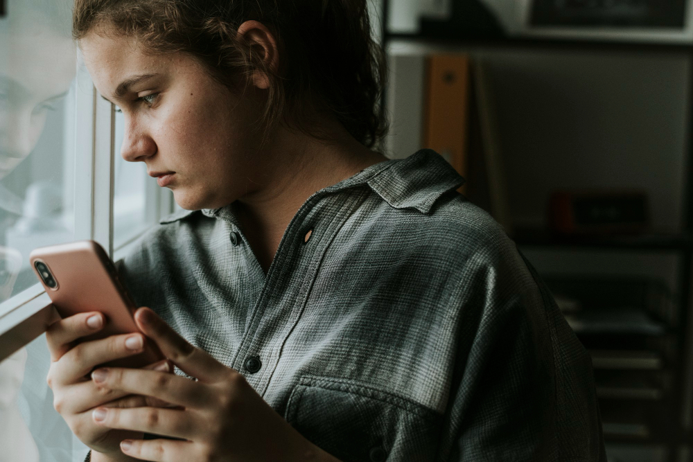 teen-girl-bullied-through-social-media